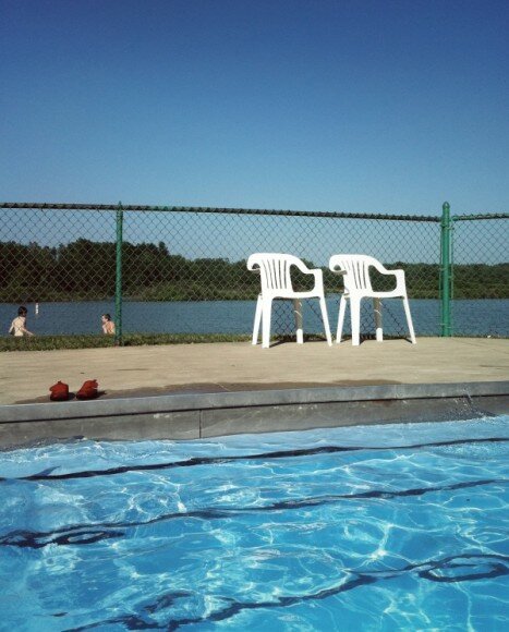39_TheOldiPhone_ThePool_web